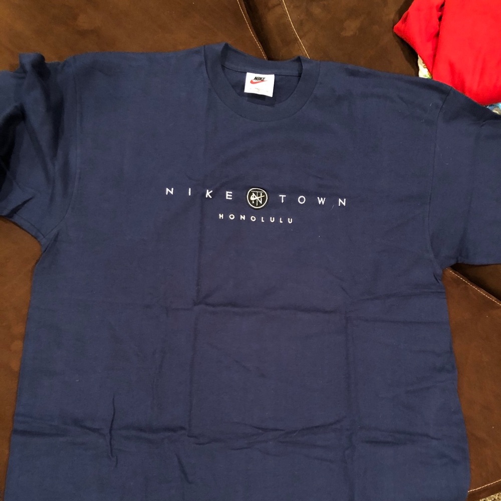 Vintage Nike “ Niketown Honolulu” T-Shirt